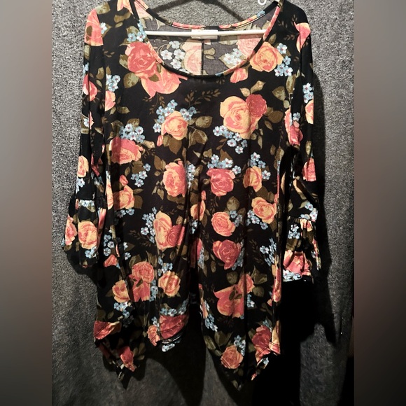 Women's Black 3/4 Sleeve & bell cuff Floral Print Shirt By Bobbie & Brooks Sz 1x - Picture 1 of 6